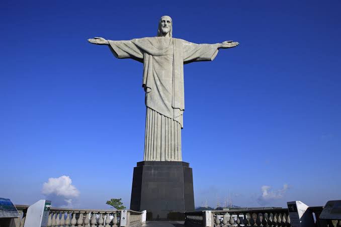 Cristo Redentor, uma das 7 Maravilhas do Mundo Moderno, com vista para o Rio de Janeiro