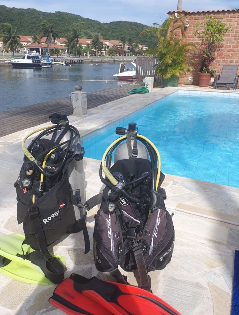 Mergulho com instrutor e cilindro em Cabo Frio – RJ