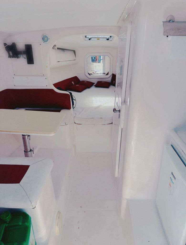 Banheiro privativo da lancha Bibiela para passeio em Búzios