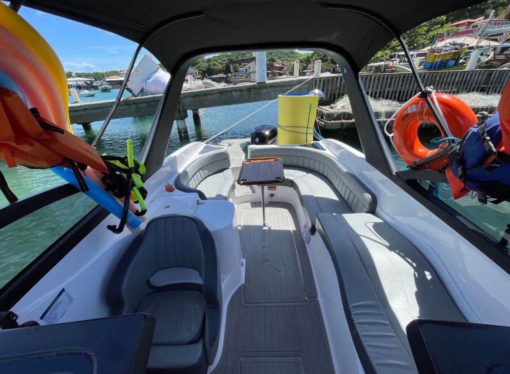 Mascara de snorkel , tapetes, flutuadores e coletes infantis e adultos incluído na Lancha Coral23