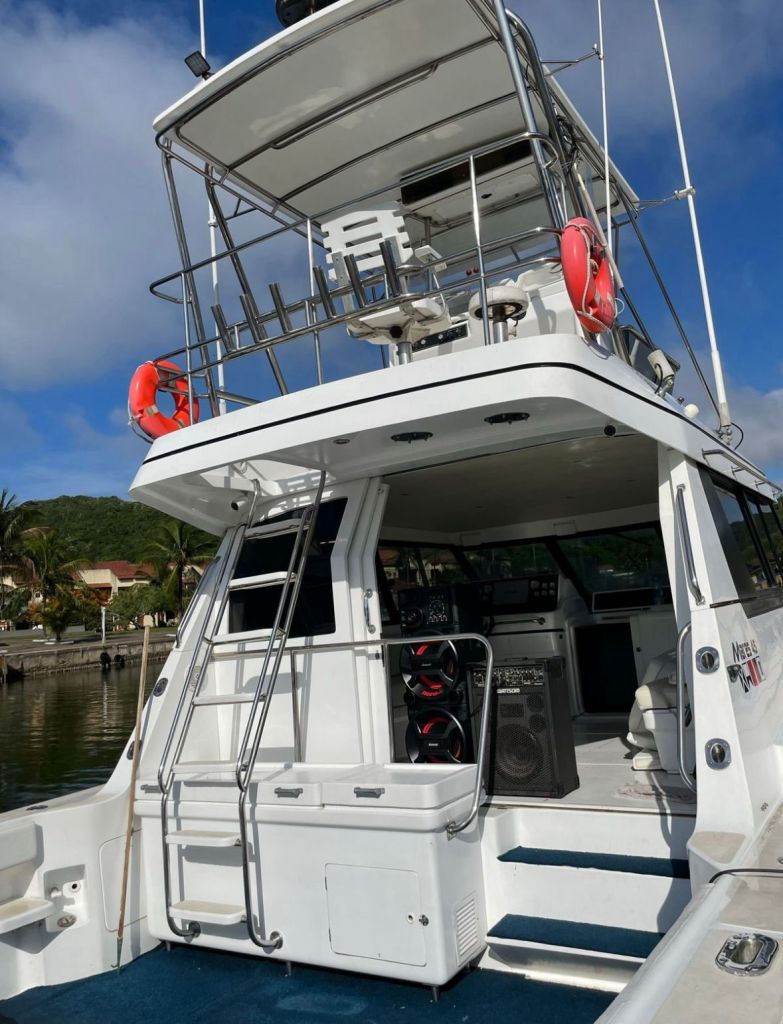 Flybridge da lancha 45 pés com dois andares